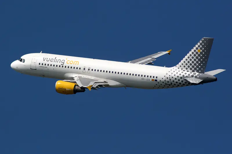 Vueling Baggage Policy 2026 - Fees, Weights & Tips featured image